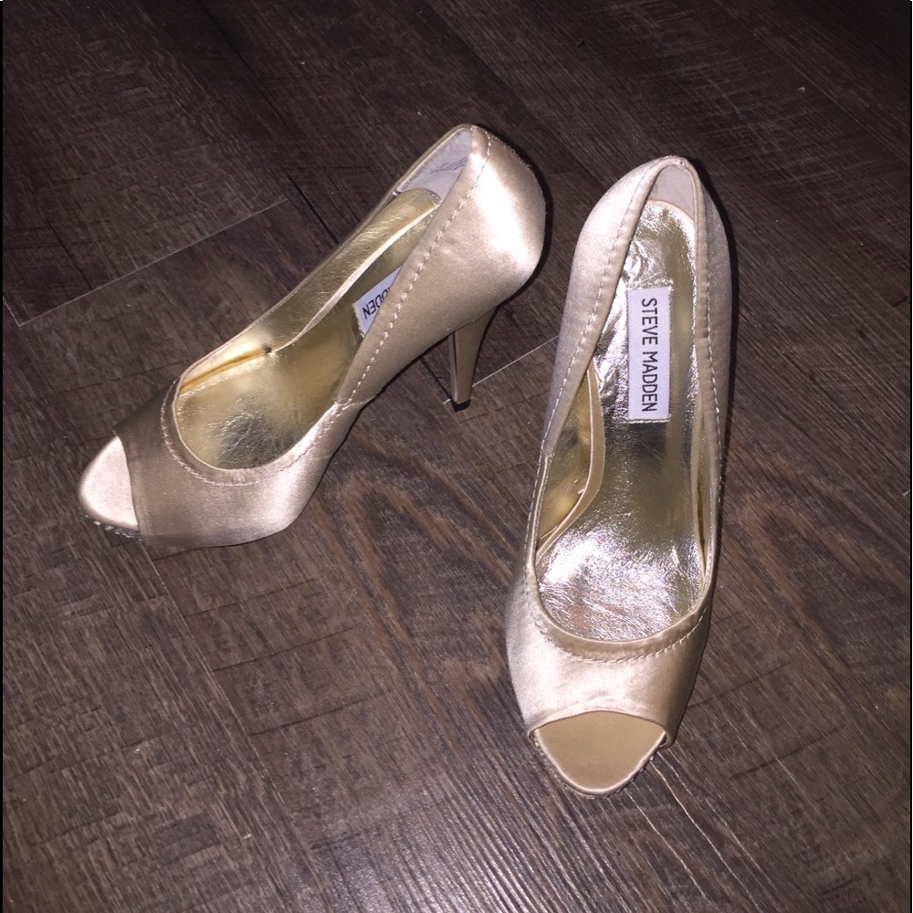 Steve Madden Champagne Satin Peep Toe Pumps 7